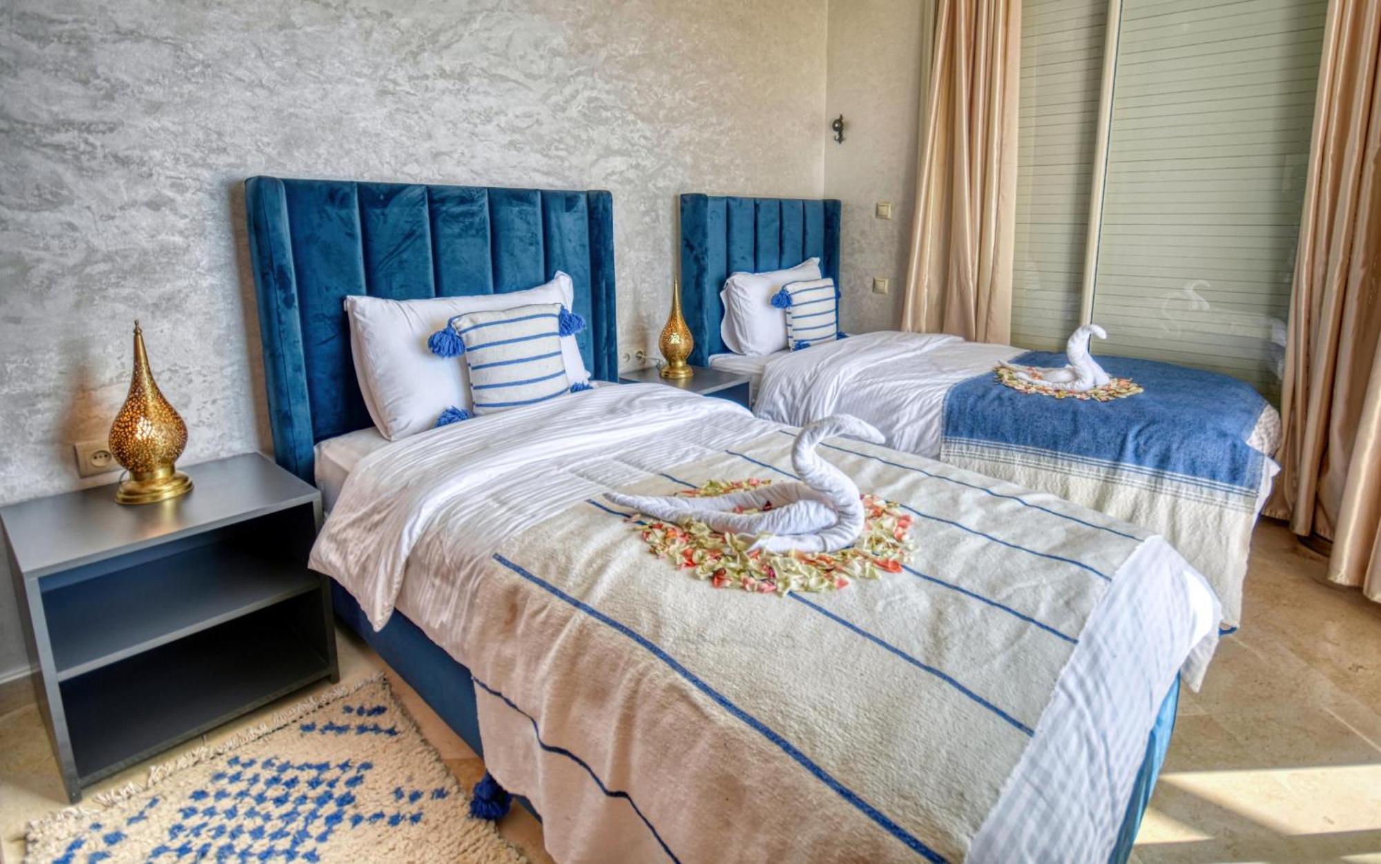 Blue Wave Lodge Agadir n'Ait Sa Rom bilde